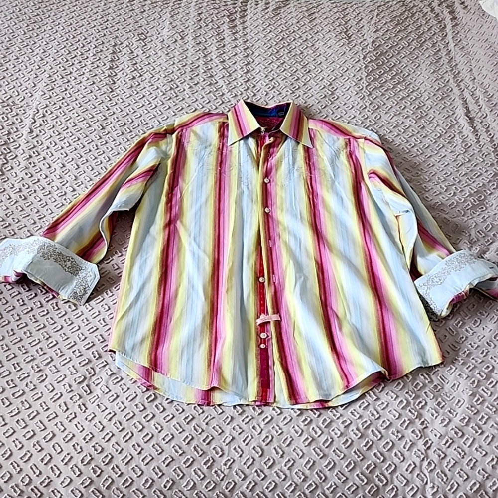 Robert Graham shirt. Amazing embroidery details & colors.